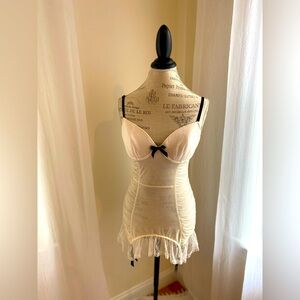 Victoria’s Secret intimates white cotton lace bodice with black details